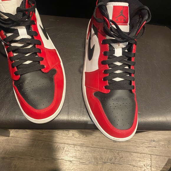 Jordan 1 chicago new worn 1 or twice - Picture 2 of 5